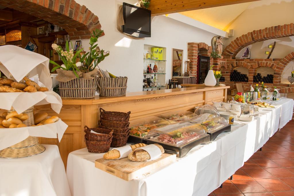 Hotel Restaurant Grune Au Poellau Buitenkant foto